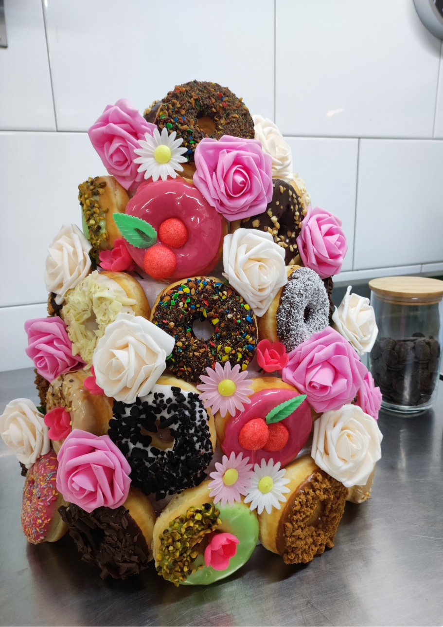 Pièce montée de donuts, unique et originale, pour des événements réussis